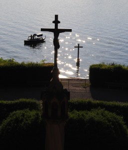 The cross marks the place of the death of King Ludwig II.