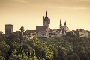 Bad Wimpfen has two towers, both named after their original roof color. The Blue Tower, where the tower keeper lives, is the tall tower in the center. The red tower is the smaller, square tower on the left.