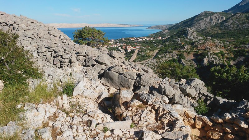 The terrain at the Karlobag site.